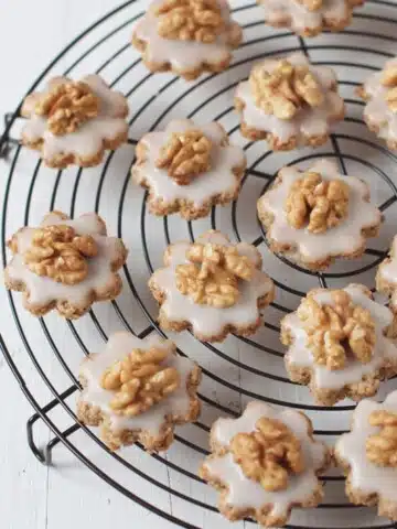 swiss walnut christmas cookies baumnuss guetzli