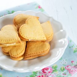 custard cream hearts