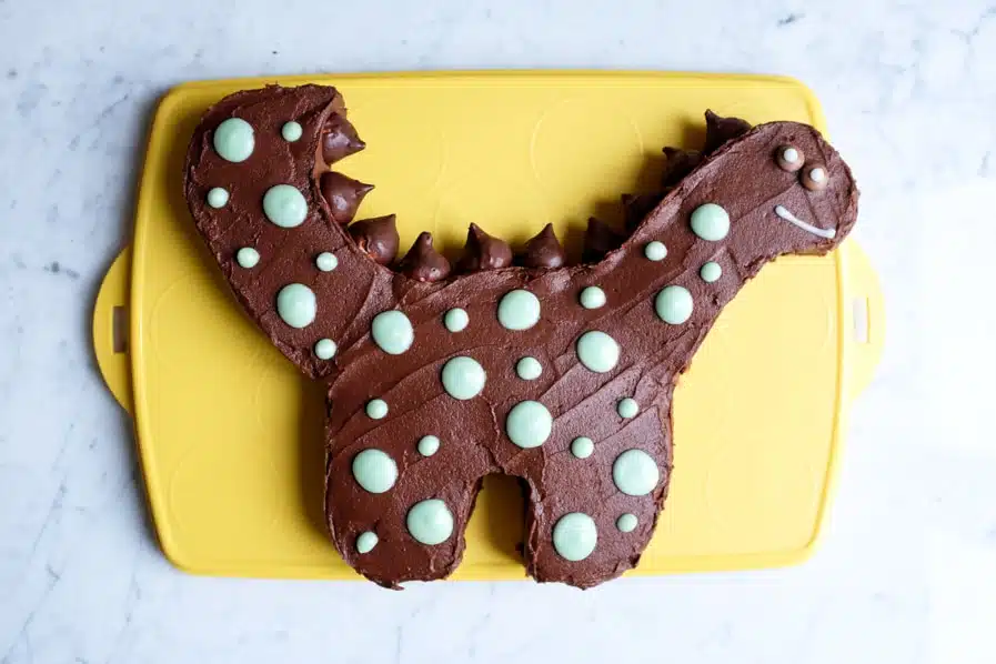 dinosaur cake betty crocker on tupperware cake carrier