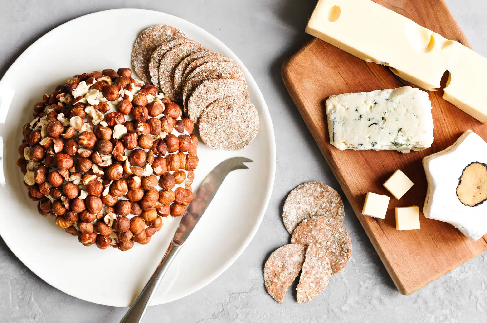 roquefort cheese ball on plate with crackers