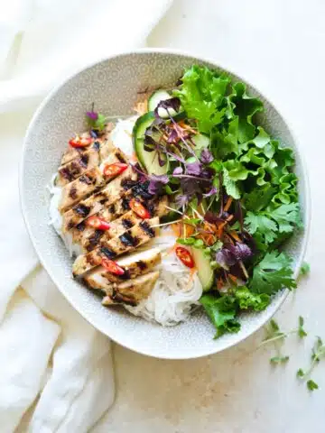 vietnamese lemongrass chicken noodle bowl
