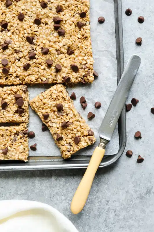 5 ingredient granola bars with chocolate chips