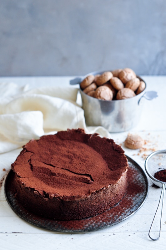 nigella sunken chocolate amaretto cake with amaretto biscuits