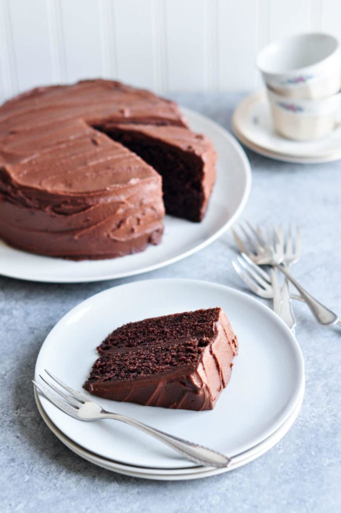 Chocolate Celebration Cake with Chocolate Curls | Le Creuset IE