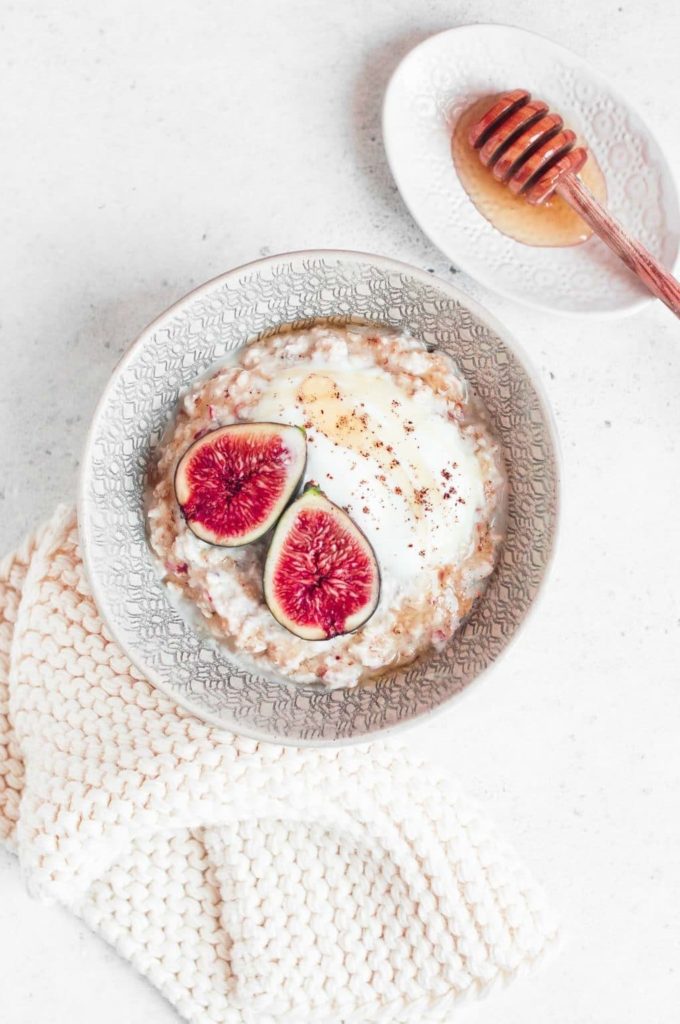 bowl of bircher muesli with fresh figs and knitted napkin