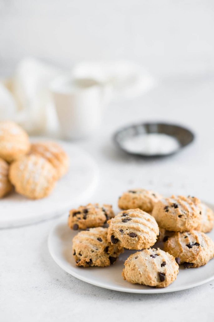 healthy oatmeal cookies with chocolate chips