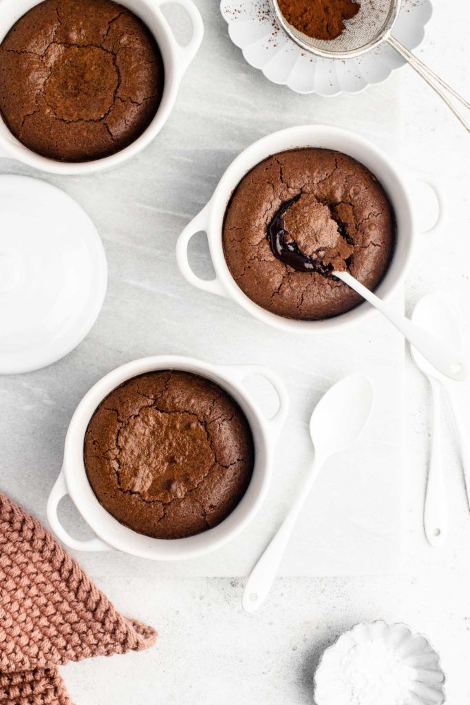 Chocolate fondant in white pots with white spoons