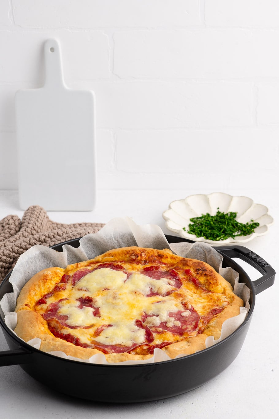 deep dish pizza in cast iron skillet