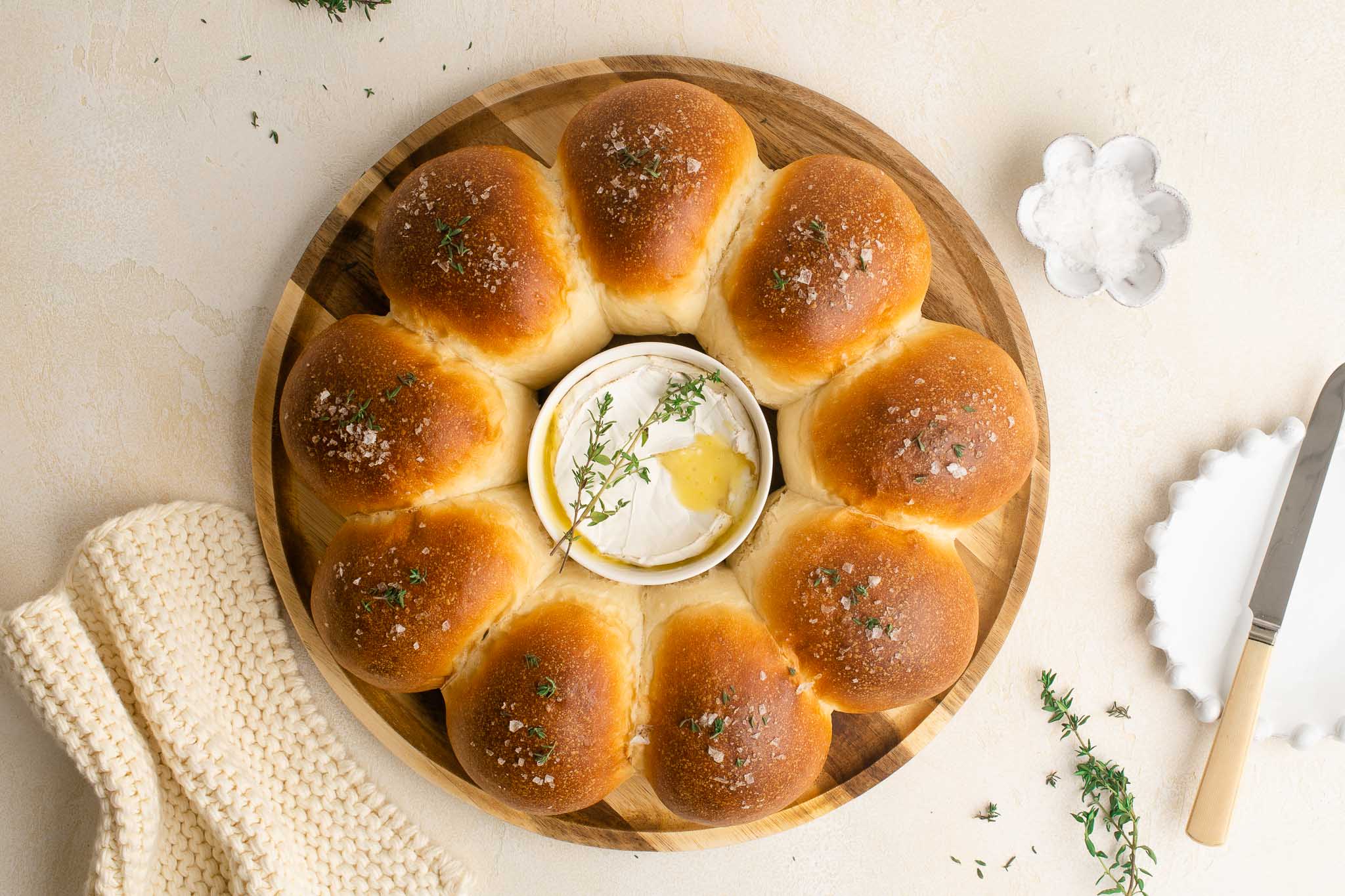 baked camembert bread rolls with thyme