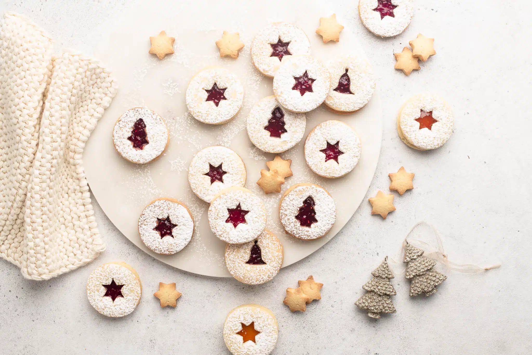 christmas linzer cookies filled with jam