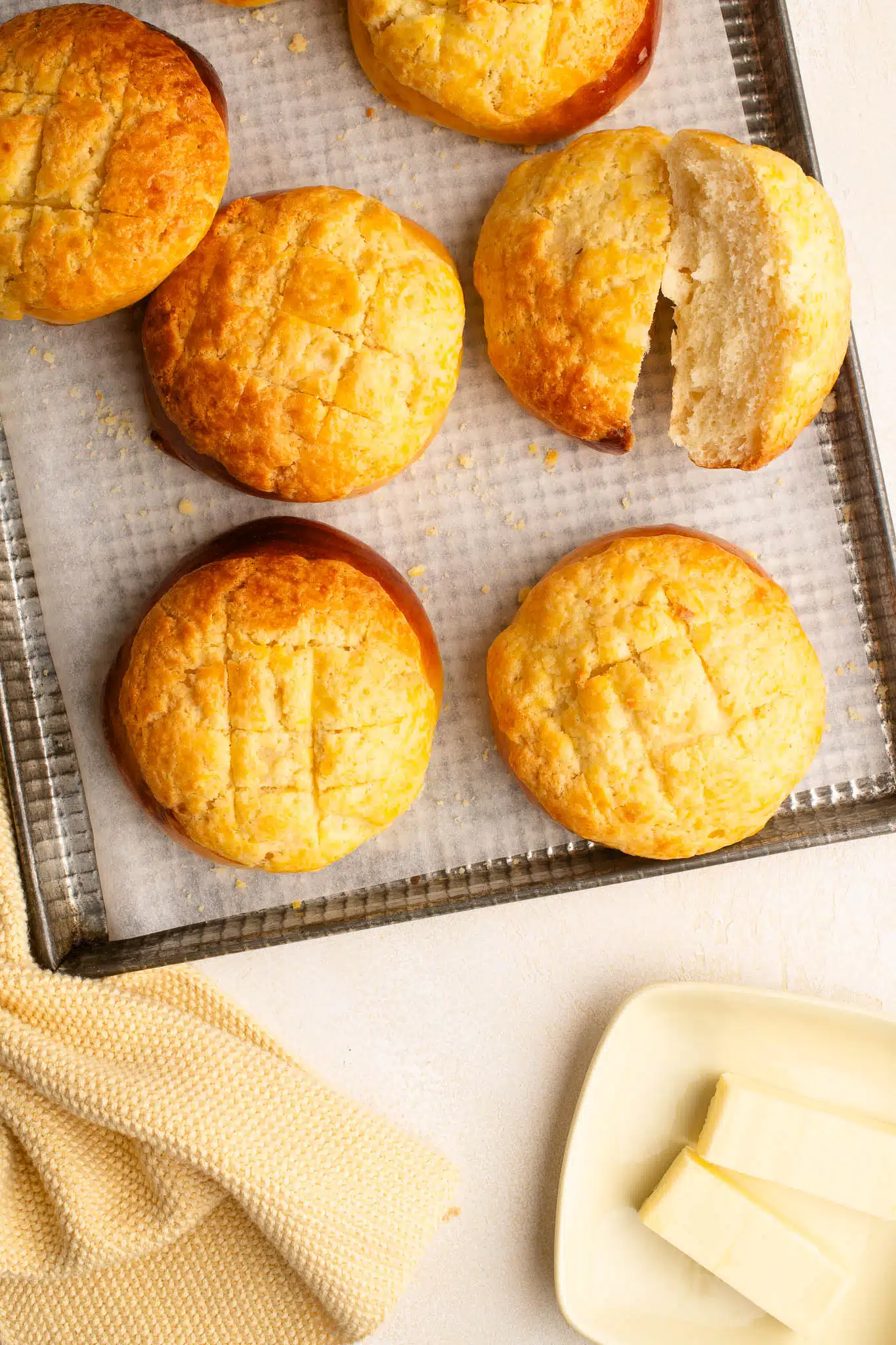pineapple buns with butter