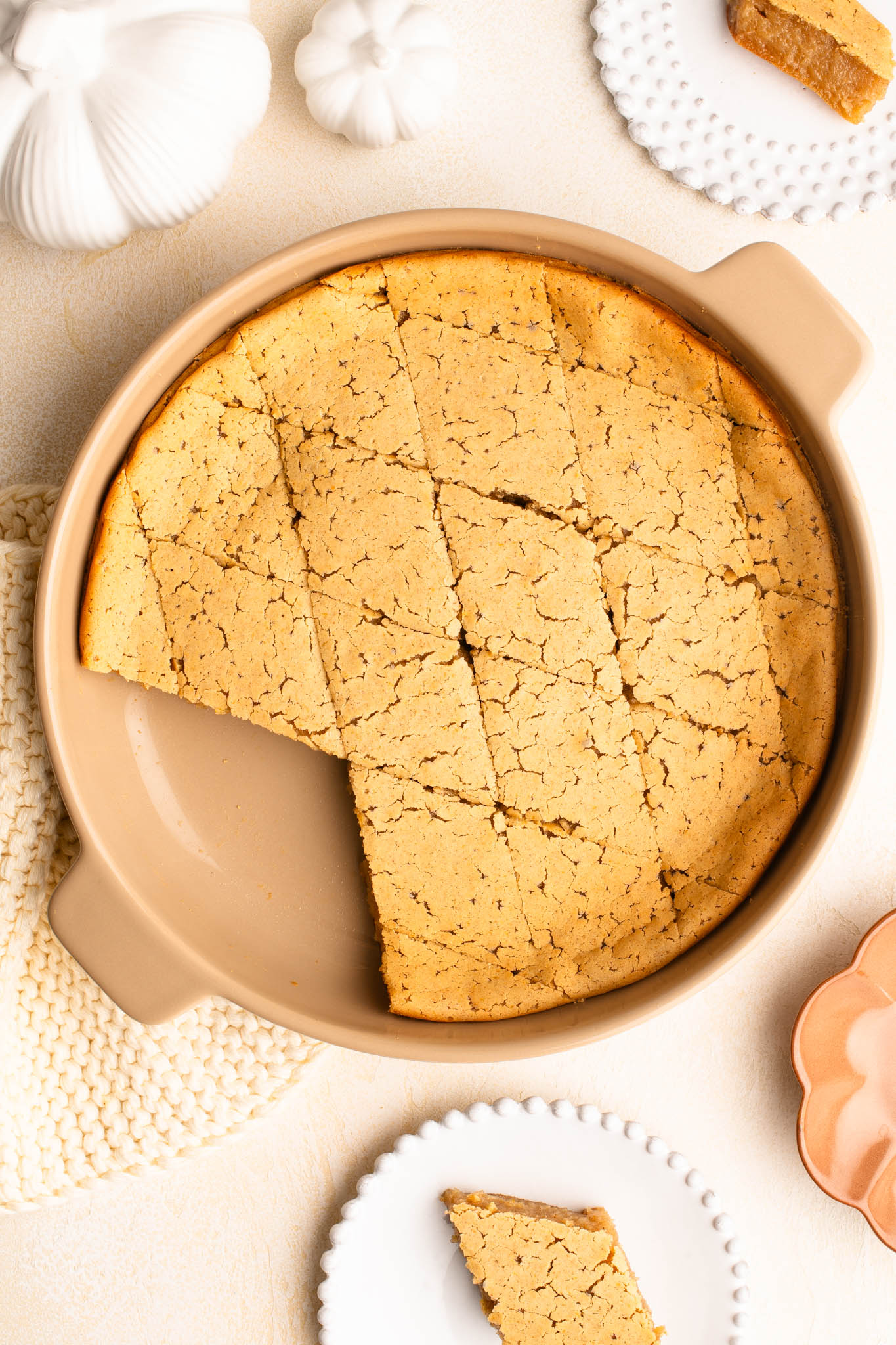 pumpkin spice mochi cake in serving dish