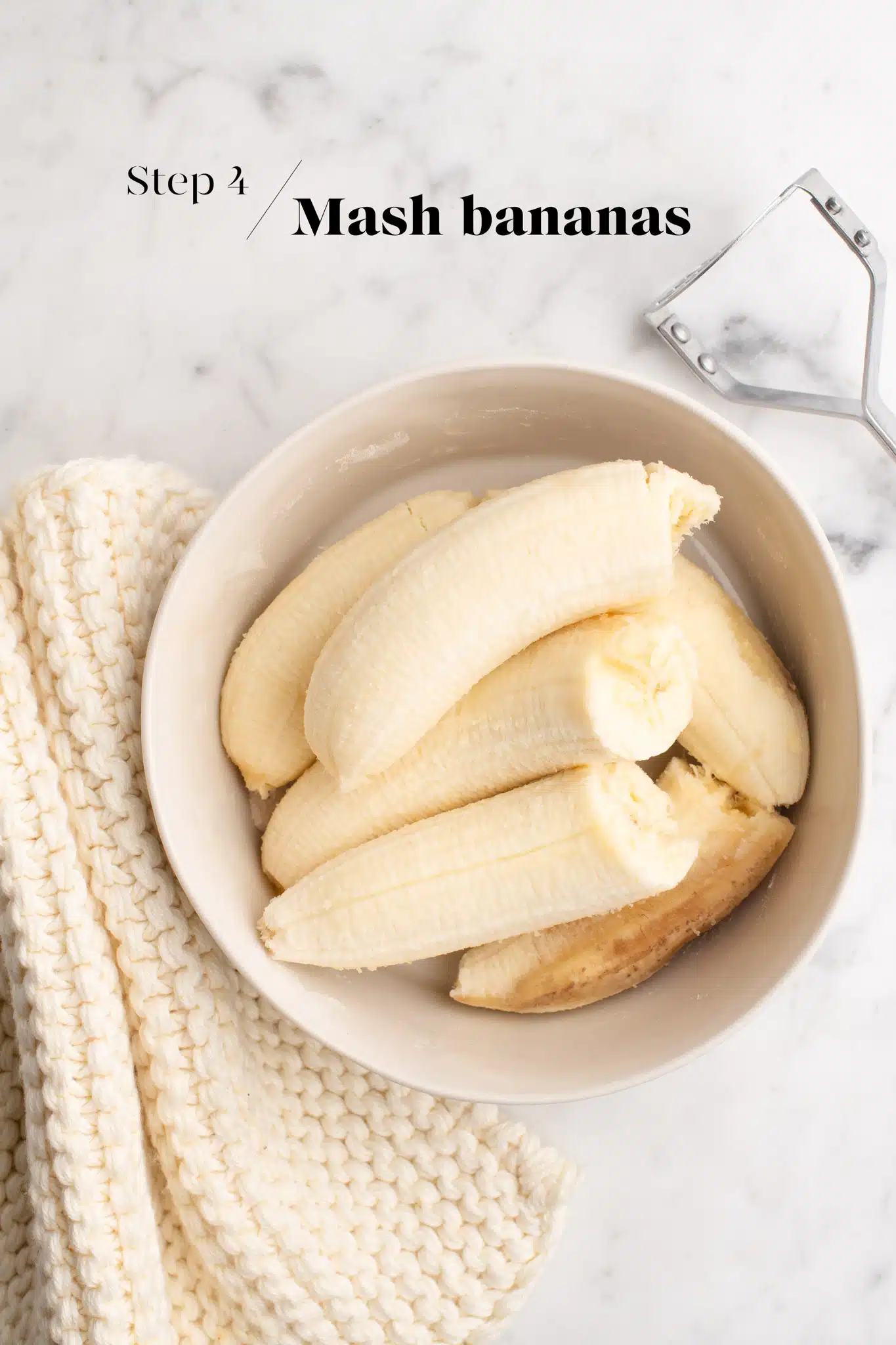 ripe bananas in bowl